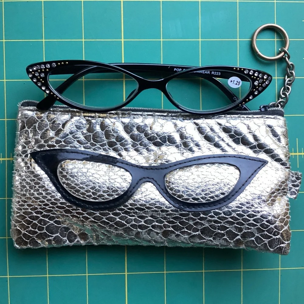 NIB Cat Eye Readers Black 1.25+ Rhinestones Retro Boho Hippie Glasses